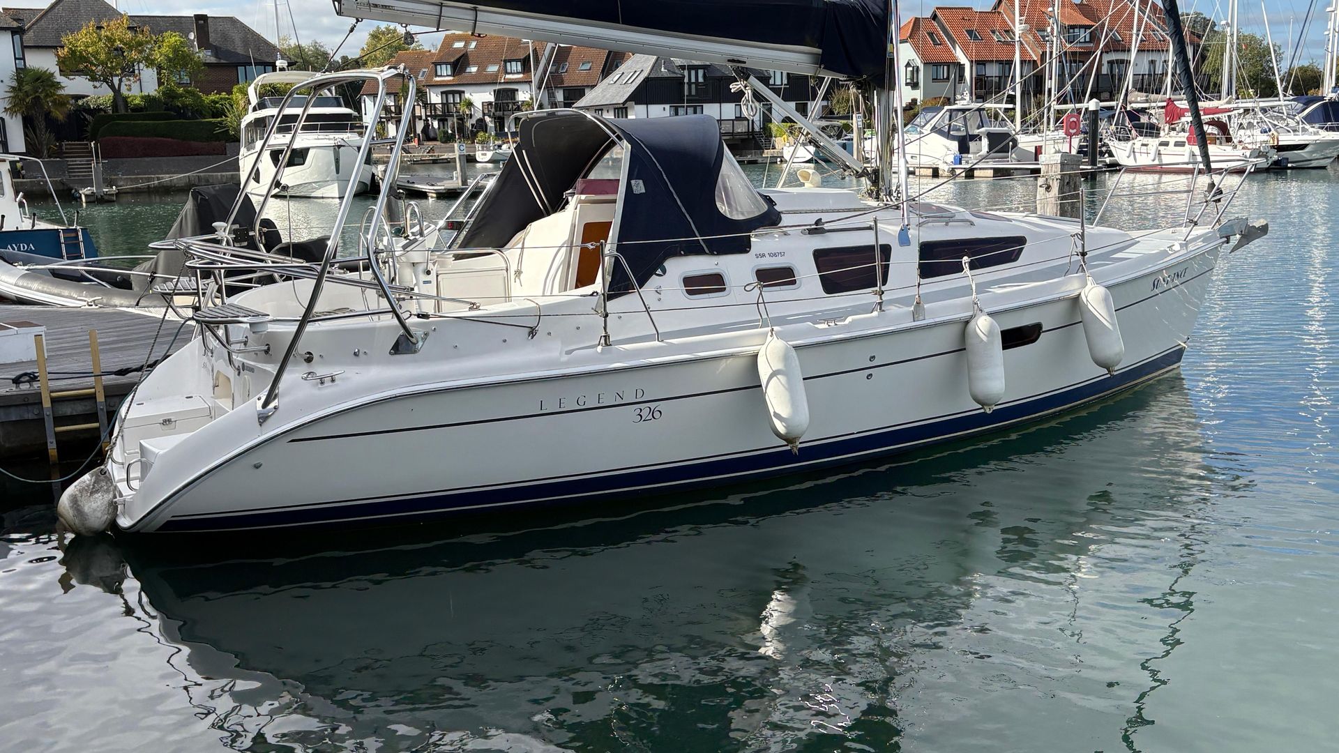 2003 Hunter Legend 326 for sale at BH Boat Sales