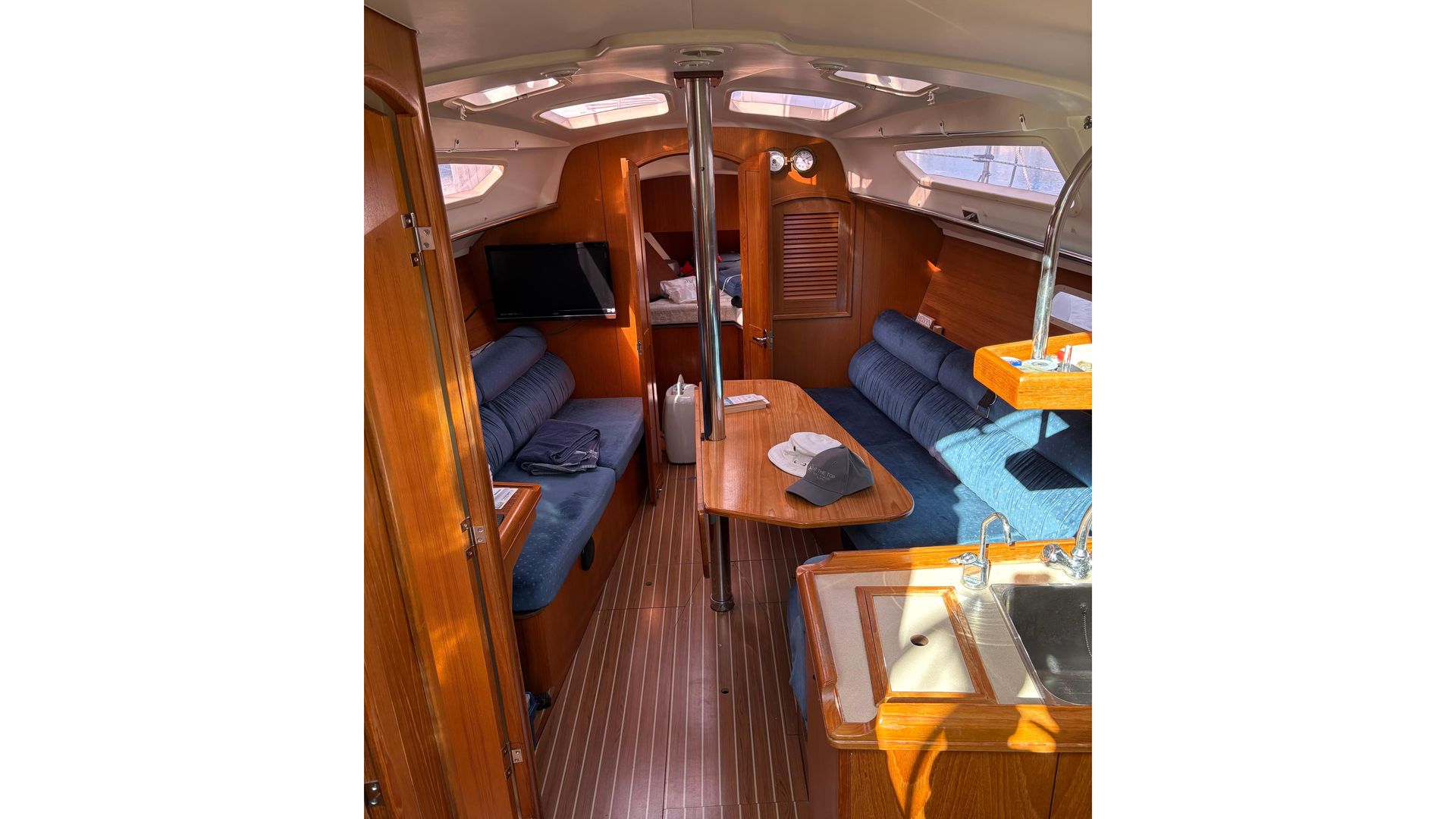 2003 Hunter Legend 326 for sale at BH Boat Sales