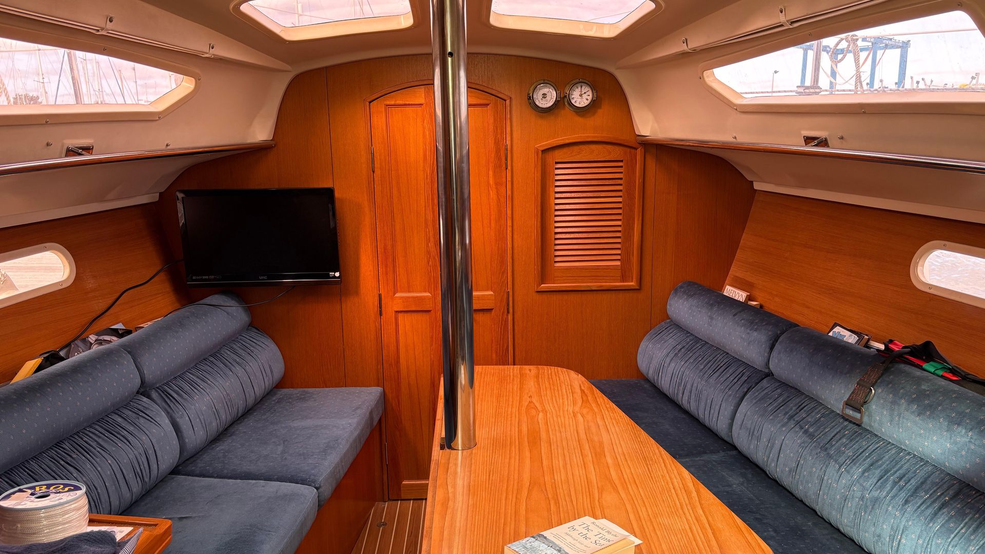 2003 Hunter Legend 326 for sale at BH Boat Sales