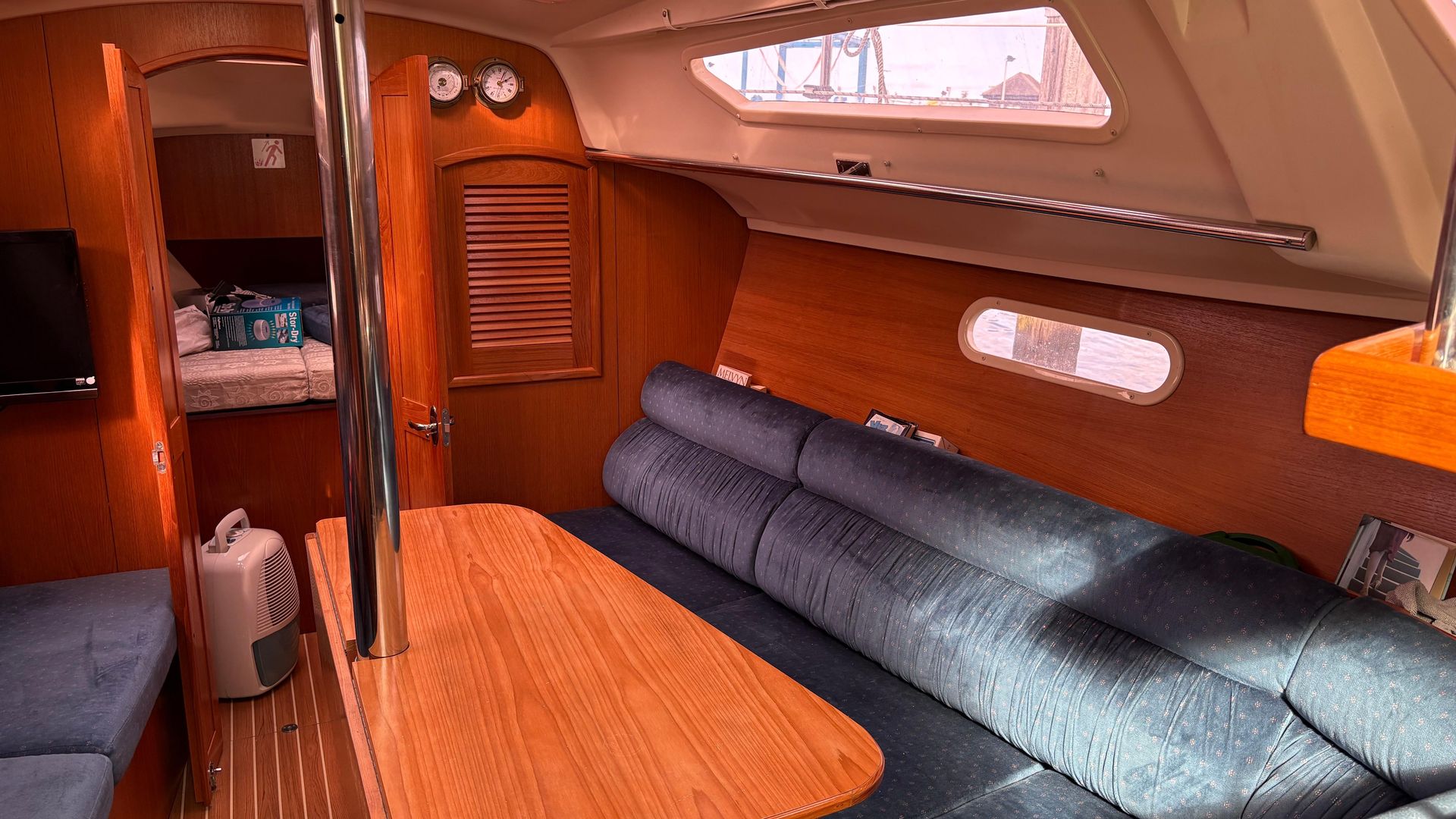 2003 Hunter Legend 326 for sale at BH Boat Sales