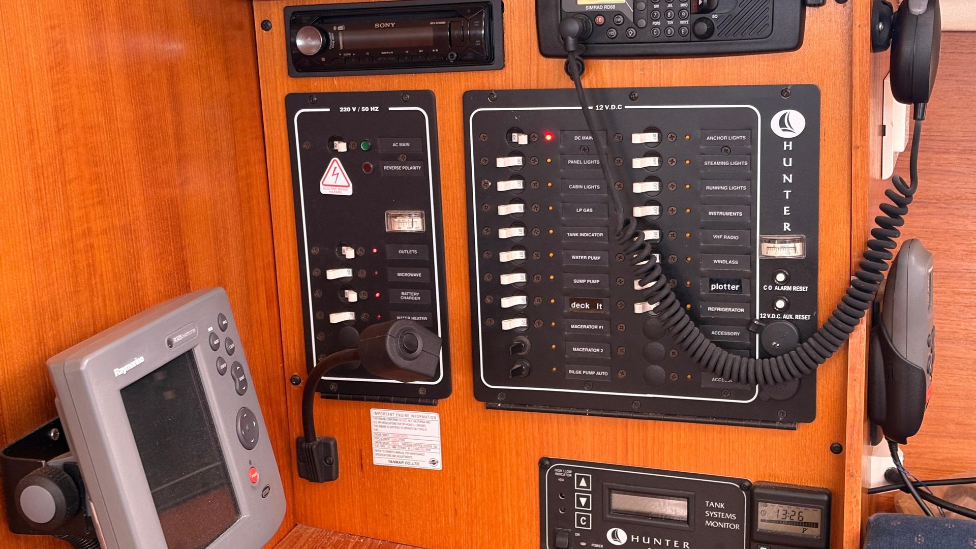 2003 Hunter Legend 326 for sale at BH Boat Sales