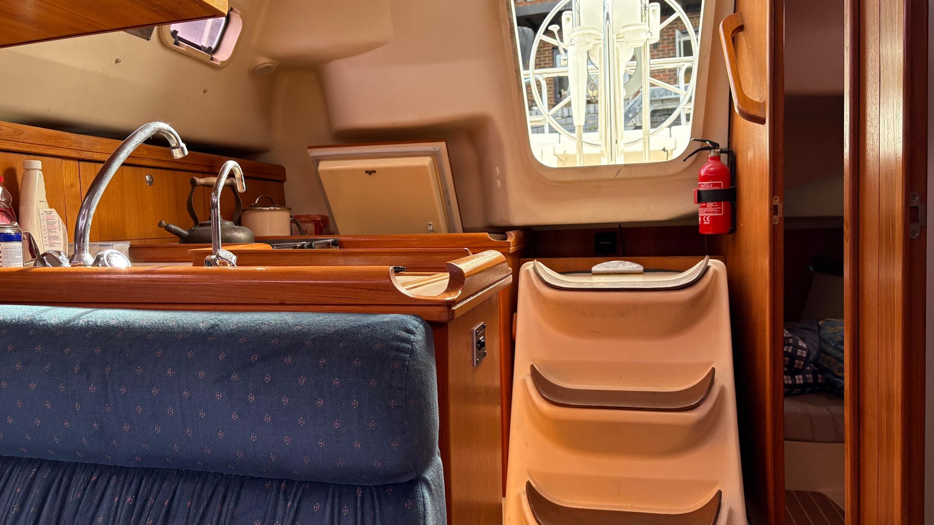 2003 Hunter Legend 326 for sale at BH Boat Sales