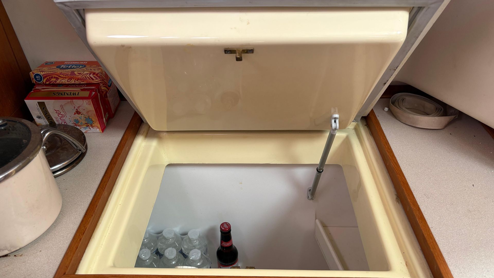 2003 Hunter Legend 326 for sale at BH Boat Sales