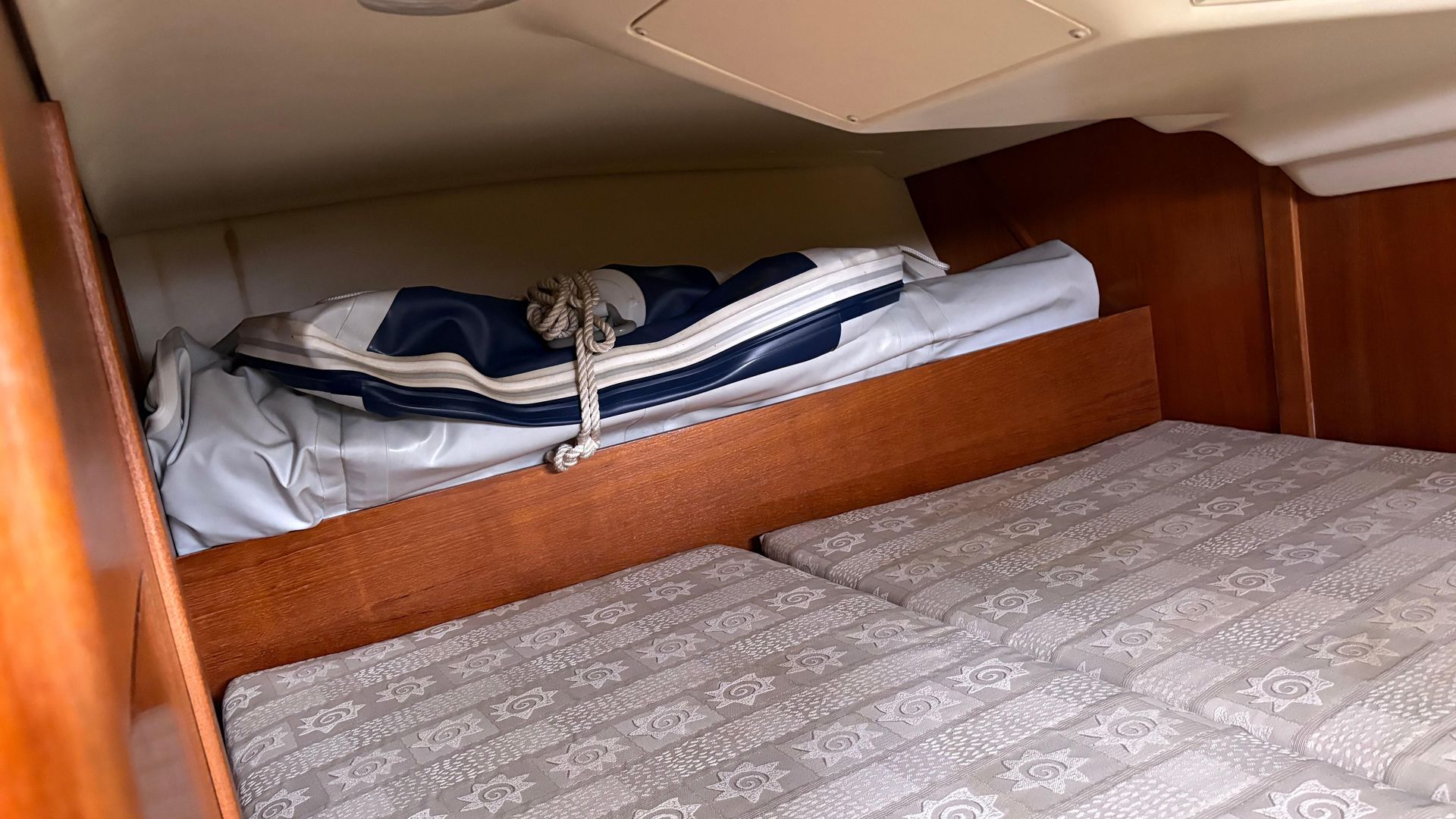 2003 Hunter Legend 326 for sale at BH Boat Sales