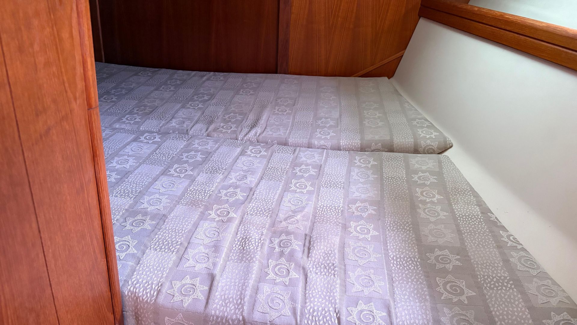 2003 Hunter Legend 326 for sale at BH Boat Sales