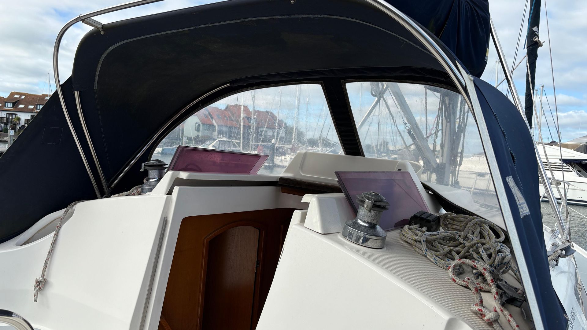 2003 Hunter Legend 326 for sale at BH Boat Sales