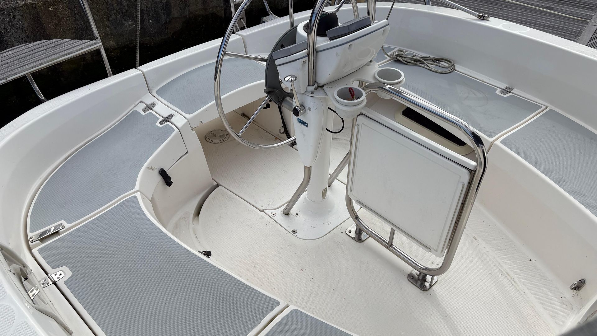 2003 Hunter Legend 326 for sale at BH Boat Sales