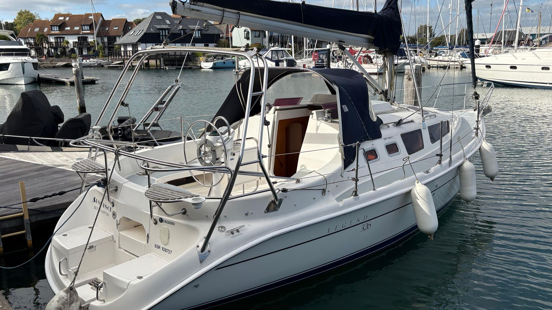 2003 Hunter Legend 326 for sale at BH Boat Sales