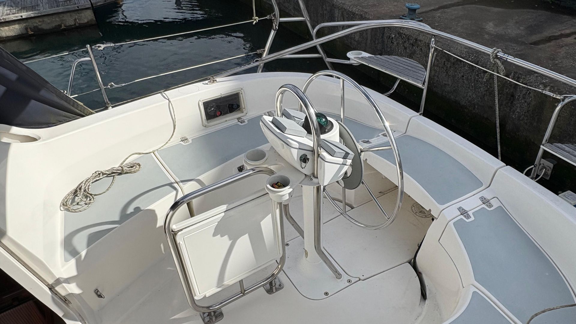 2003 Hunter Legend 326 for sale at BH Boat Sales