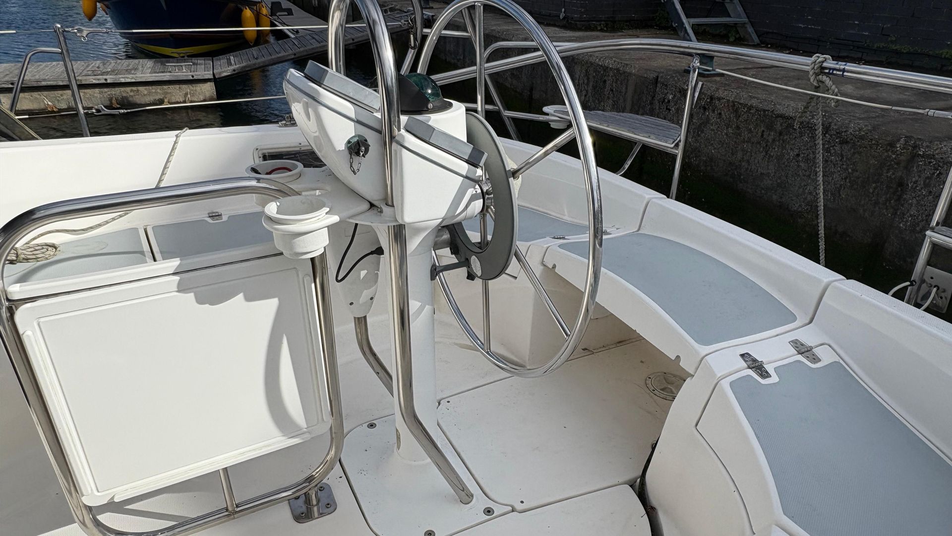 2003 Hunter Legend 326 for sale at BH Boat Sales