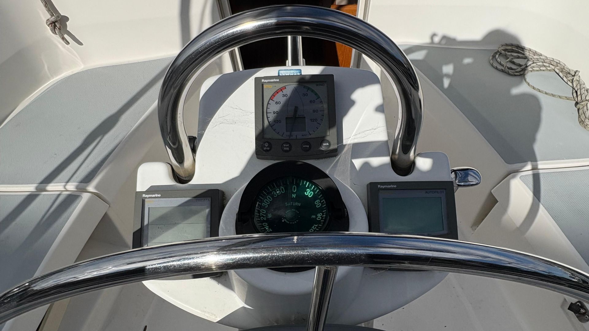 2003 Hunter Legend 326 for sale at BH Boat Sales